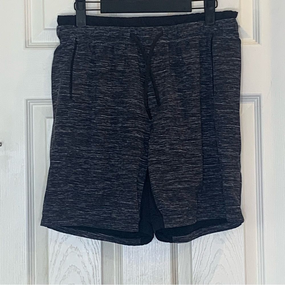 Lululemon On The Mat Short Needles Texture White Black Size Medium - Picture 1 of 9